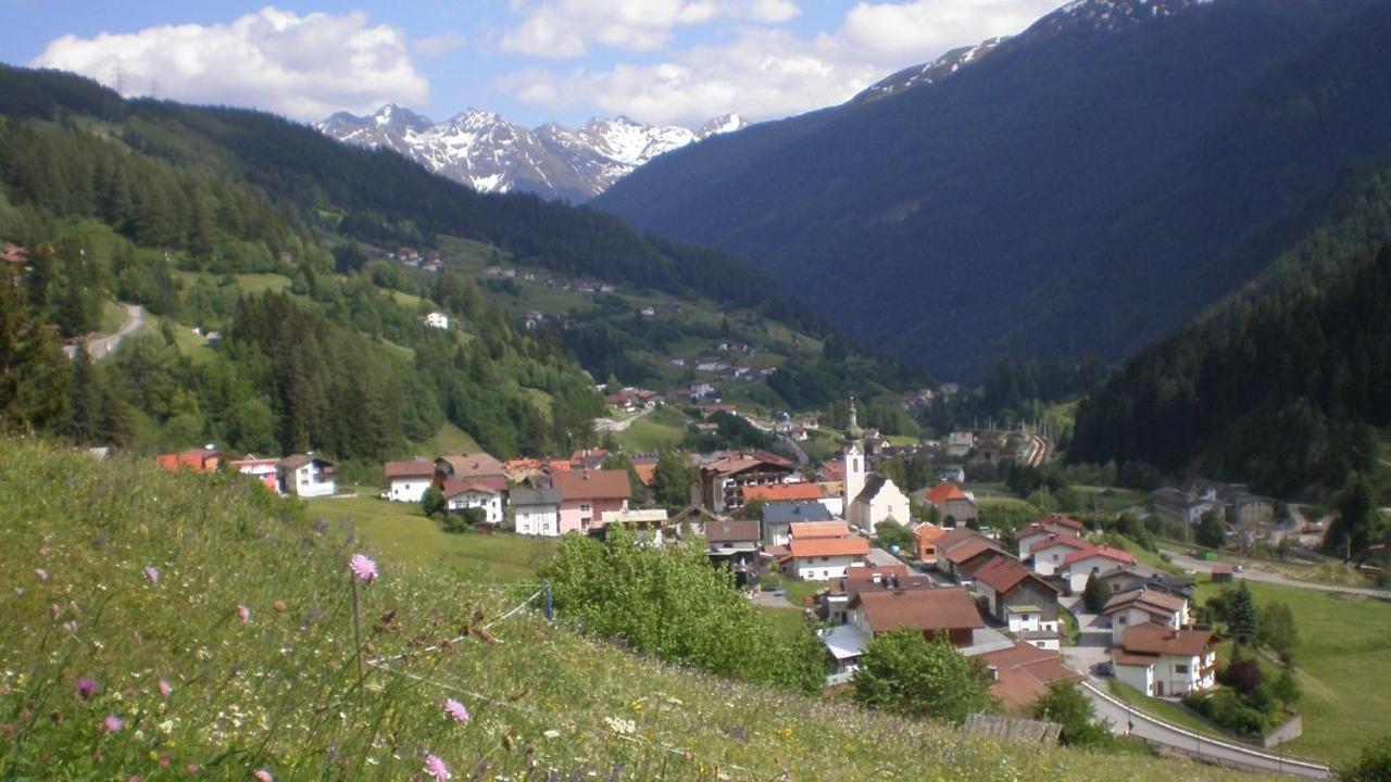 フリルシュ Arlberghaus Rocksヴィラ エクステリア 写真