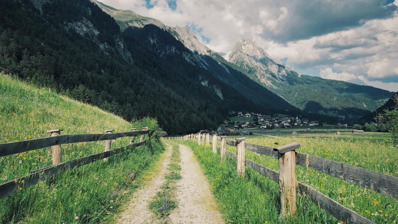 フリルシュ Arlberghaus Rocksヴィラ エクステリア 写真